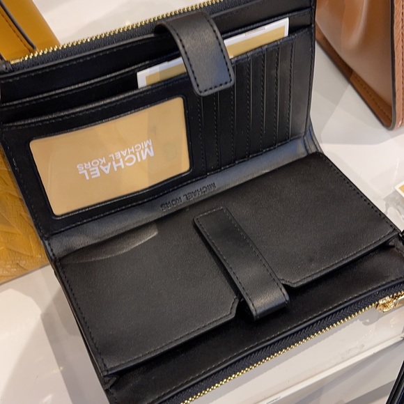 MICHAEL KORS LARGE DOUBLE ZIP WRISTLET WALLET BLK - Picture 13 of 16